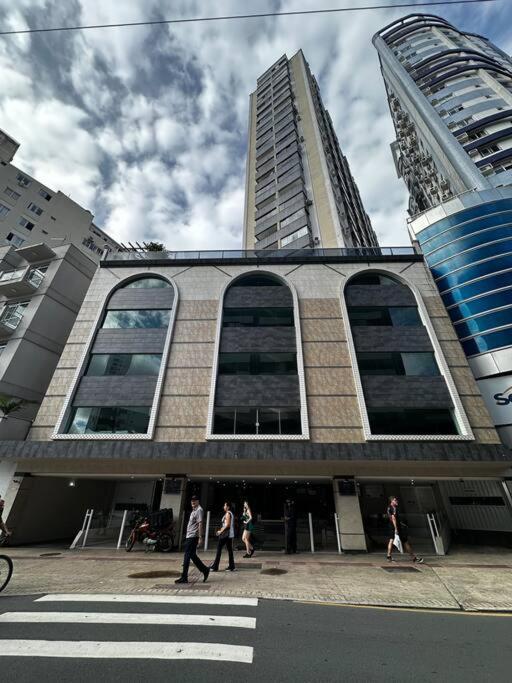Ape Da Cris - Centro Bc , 5Min Da Praia - Ideal Para Casais , Com Garagem Balneario Camboriu Luaran gambar
